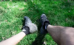 Resting after a trail run due to foot numbness when running