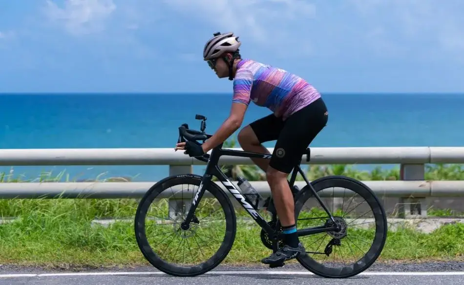 Cycling for weight loss on a scenic coastal road with endurance training focus