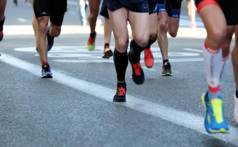 Runners showing signs of underpronation during a road race