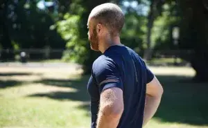 Runner pausing to stretch and wondering can running cause sciatica