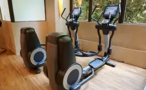 elliptical trainer vs running comparison in gym