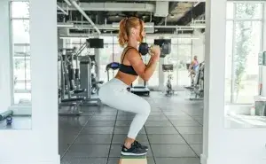 Woman performing goblet squat in gym - how many squats should I do a day