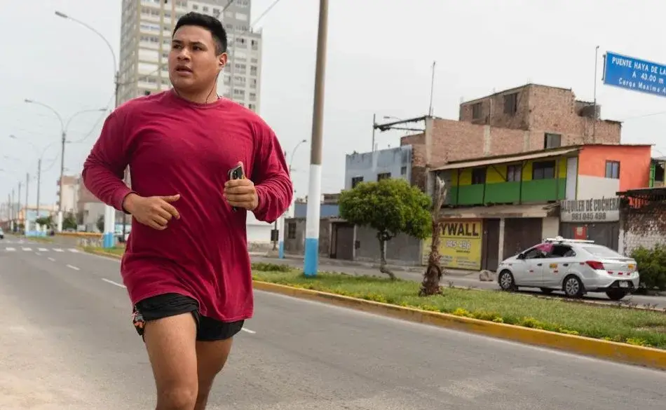 how to lose 30 pounds in a month. A man running on a city street trying to shed weight.