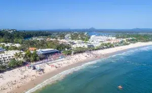 Noosa Triathlon swim start and beach view