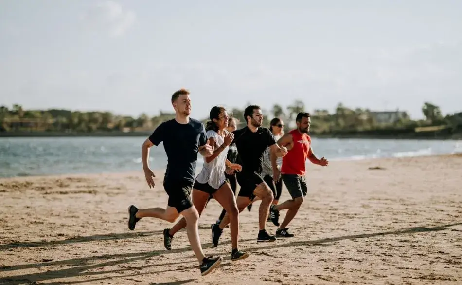 tips for beginner runners group running on the beach