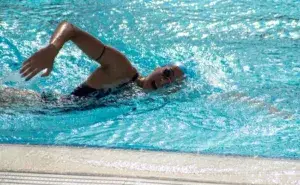 Swimming vs Running weight loss strength and overall fitness
