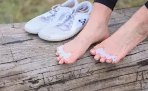 Runner wearing toe spacers for improved foot alignment and recovery