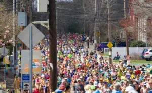 group of marathon runners pacing together during a race showing the typical marathon time for beginners