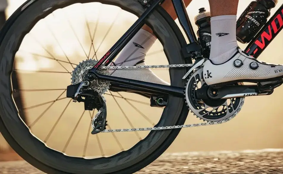 cyclist pedaling with smooth technique showing how to increase cycling power without a coach