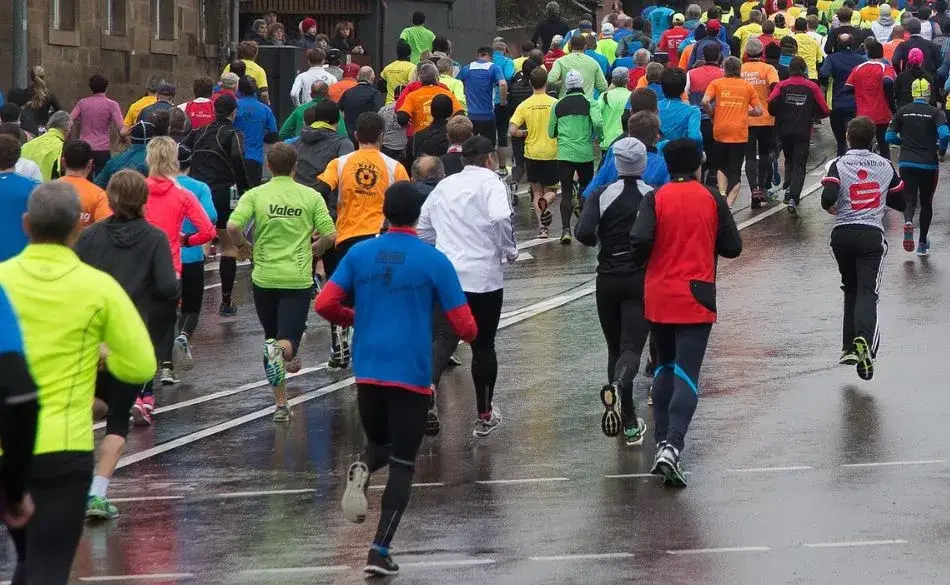 Runners working to improve their running stamina during a large community race