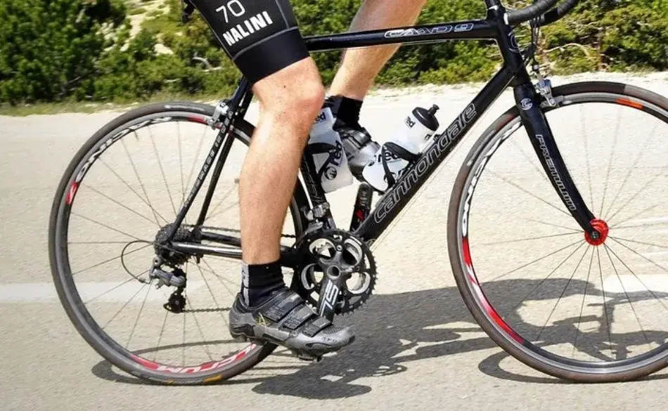 cyclist practicing cycling cadence drills for beginners on an outdoor climb