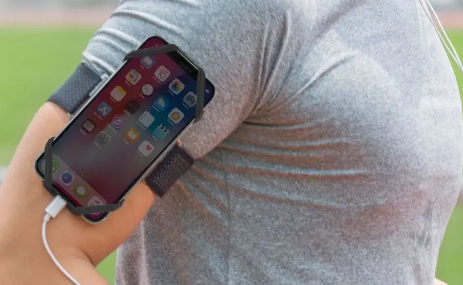 Runner wearing an armband showing how to run with a phone comfortably and safely