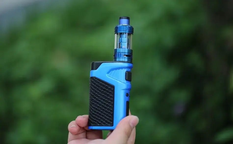 vape device showing how vaping can affect recovery and endurance performance for runners