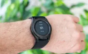 Sports watch displaying heart rate of 171 bpm during a heart rate zone training session