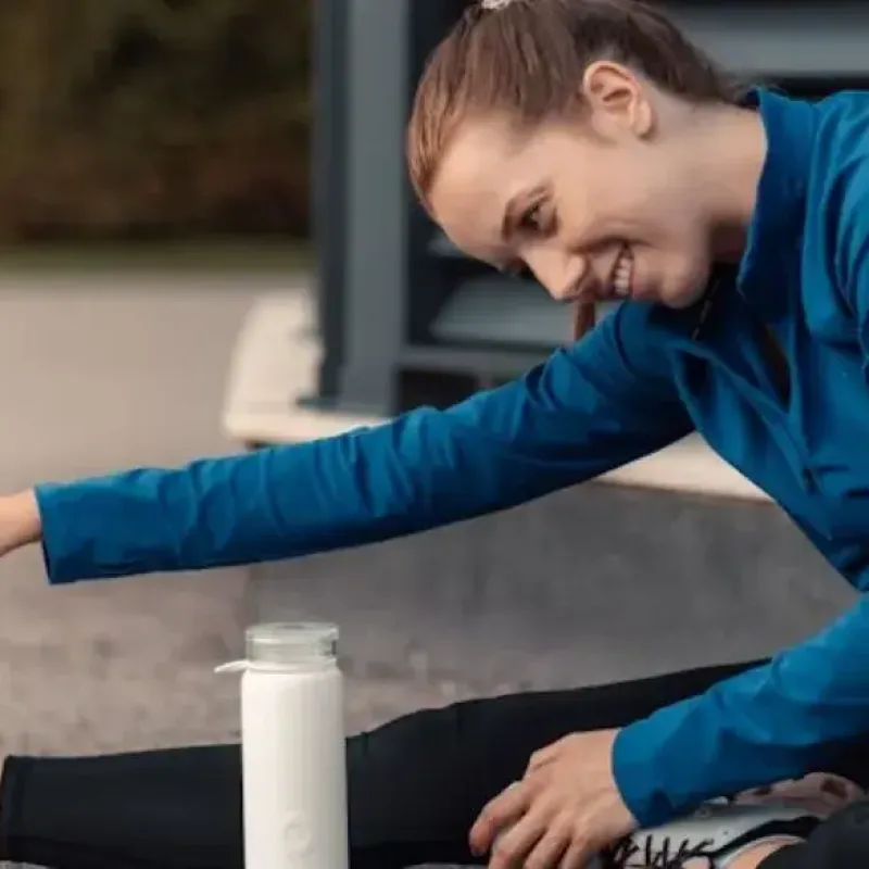 Female runner stretching after training in Melbourne – Melbourne running coach tips for flexibility